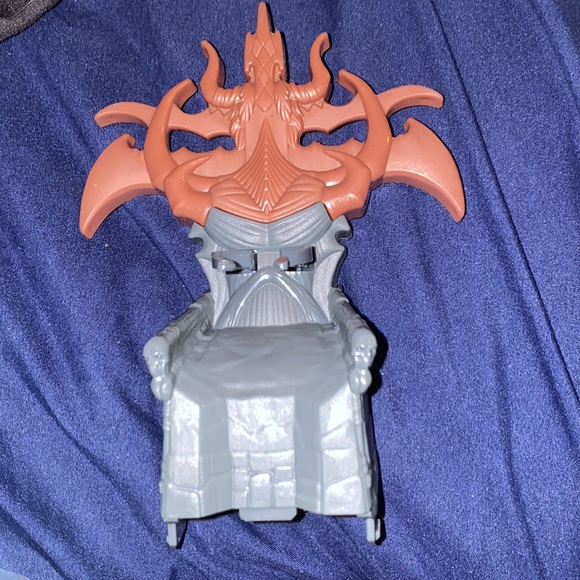 Masters of the Universe He-Man and Masters of the Universe Snake Attack Fortress - Picture 3 of 9